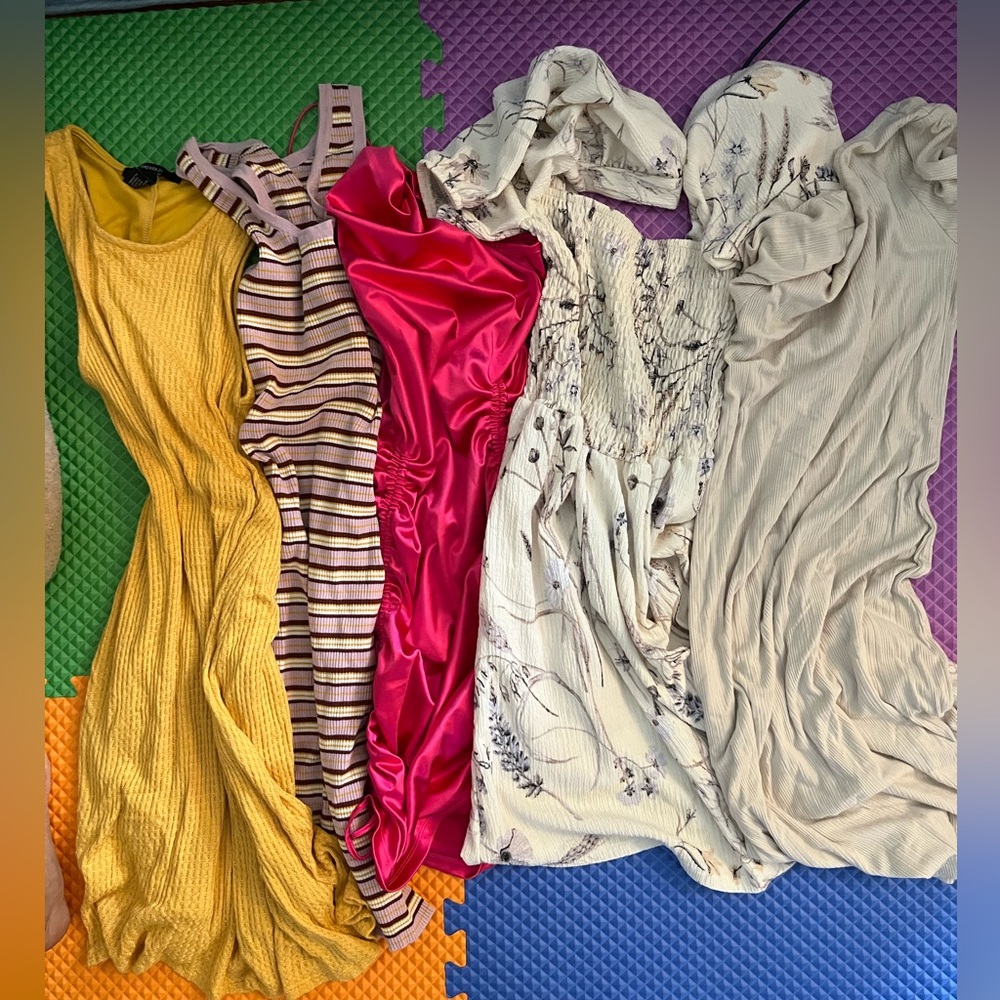 Decluttering Sale 5 dresses random size mostly fits XS to M some body fitted